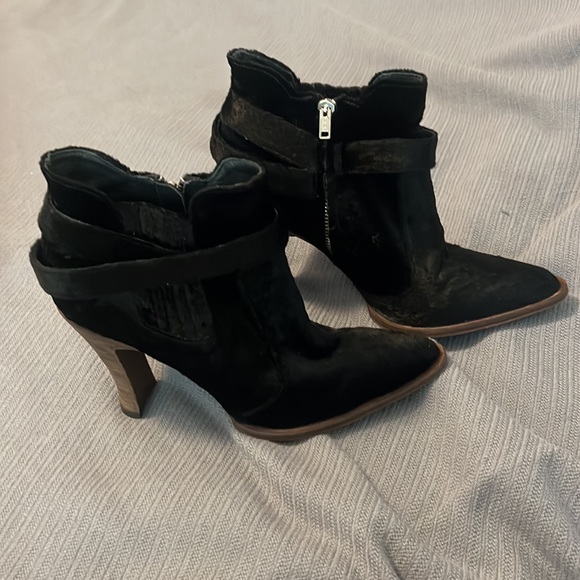 Elizabeth and James pointed toe ankle boots velvet  SZ 8 club wear going out - Picture 1 of 14